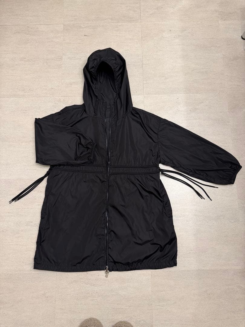 美品　モンクレール Lichen フード付き ナイロンコート レディース 黒