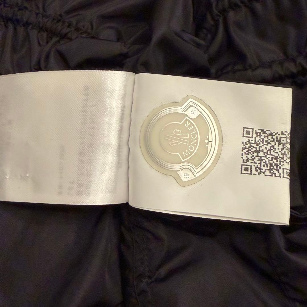 美品　モンクレール Lichen フード付き ナイロンコート レディース 黒