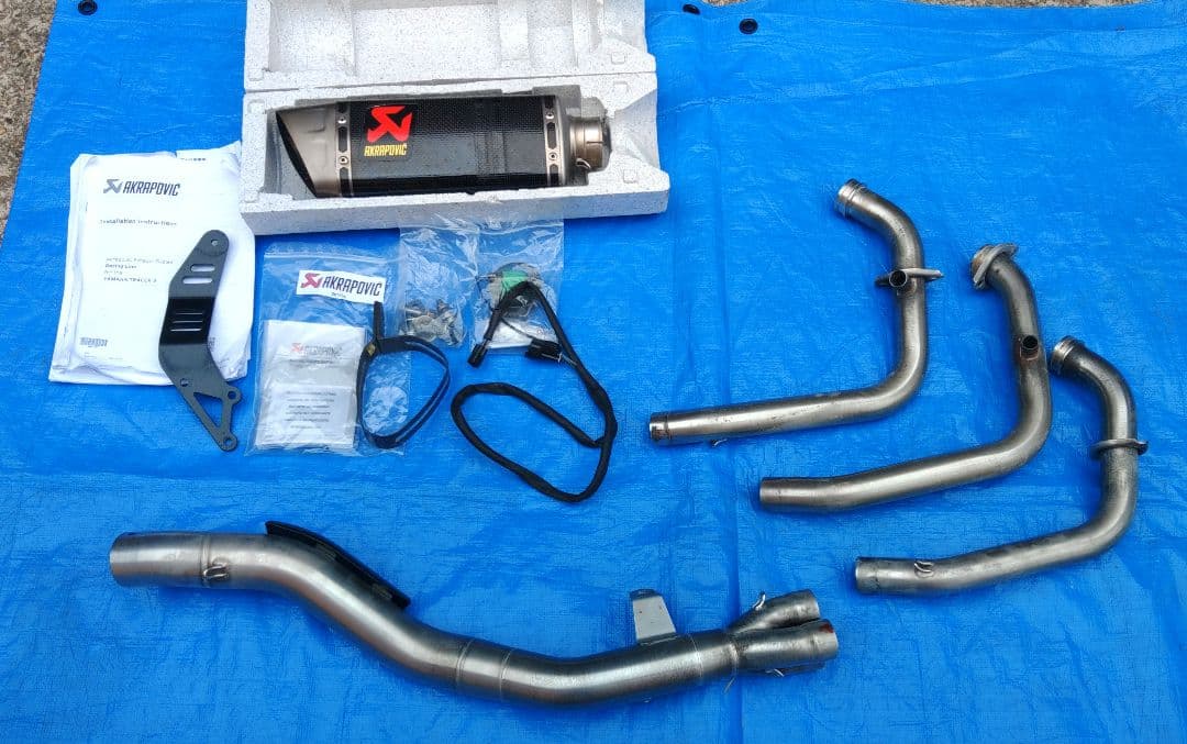 トレーサー9GT AKRAPOVIC カーボンマフラー