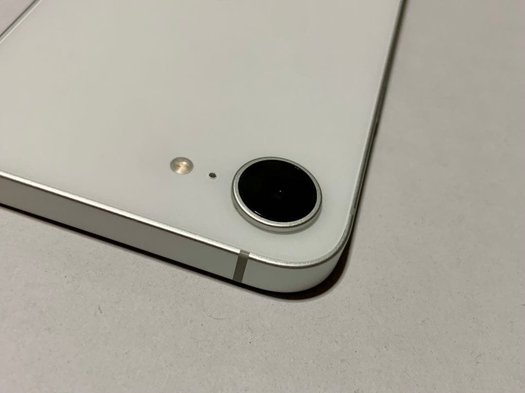 u*.様 Apple iPhone 16 e ホワイト 本体 SIMフリー