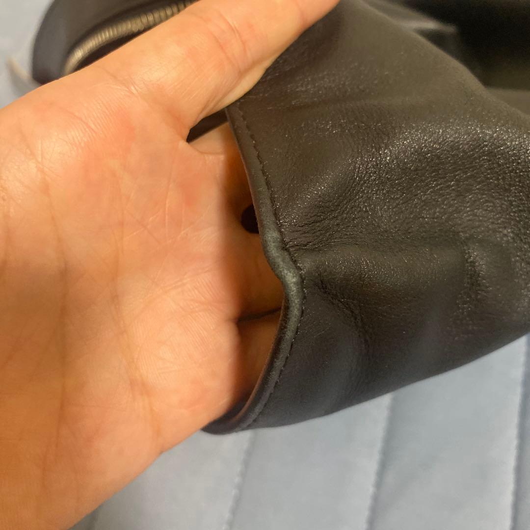 ブラックレザー クラッチバッグ 結び目デザイン