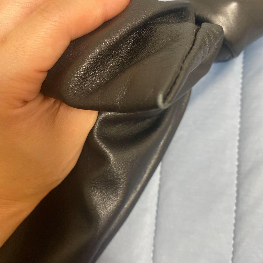 ブラックレザー クラッチバッグ 結び目デザイン