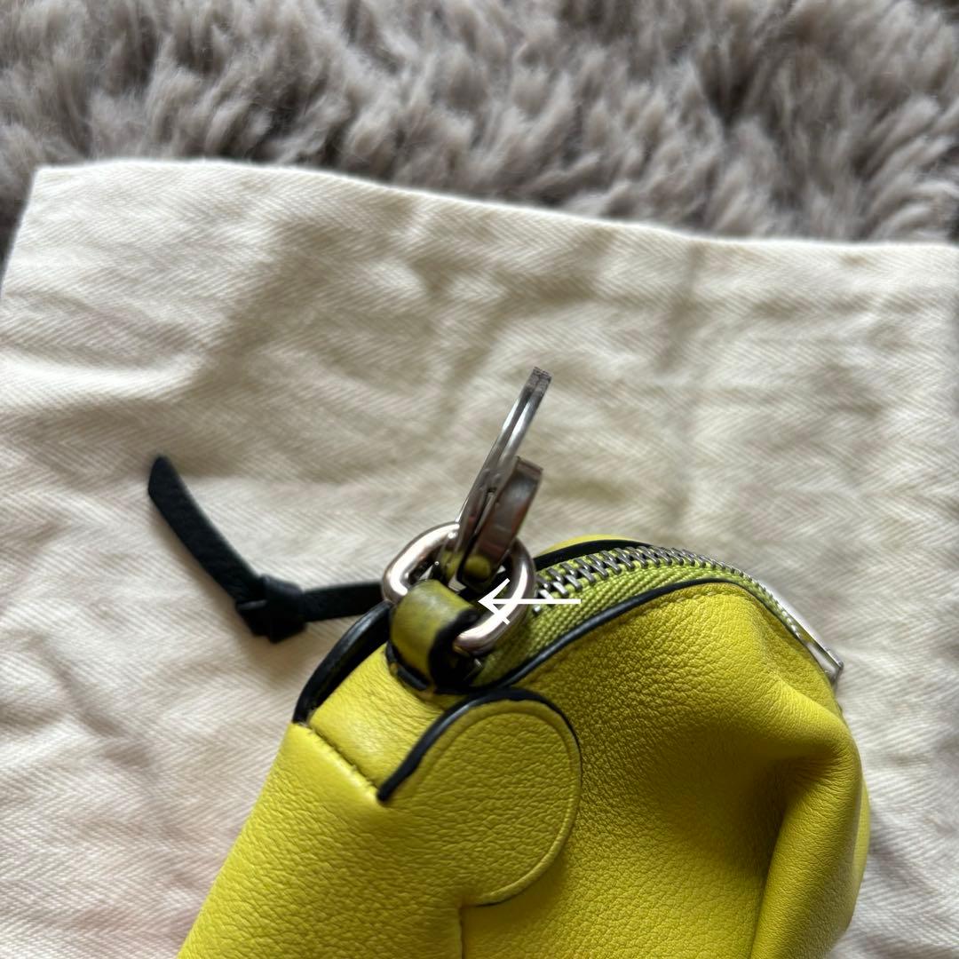 ロエベ　バックチャーム　ねずみ