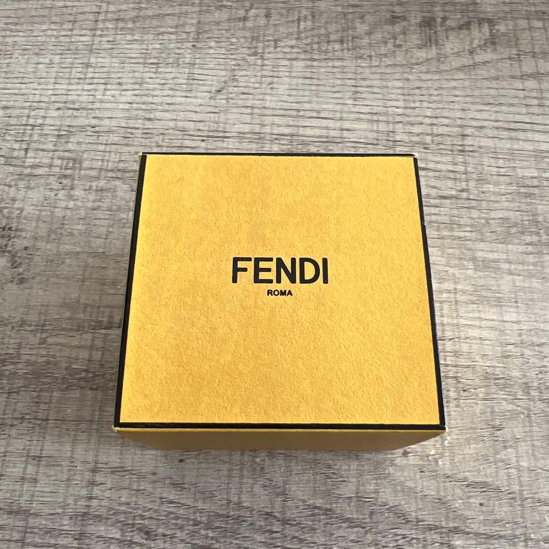 【本日限定セール】FENDI エフ イズ フェンディ ピアス　ゴールド 箱付可