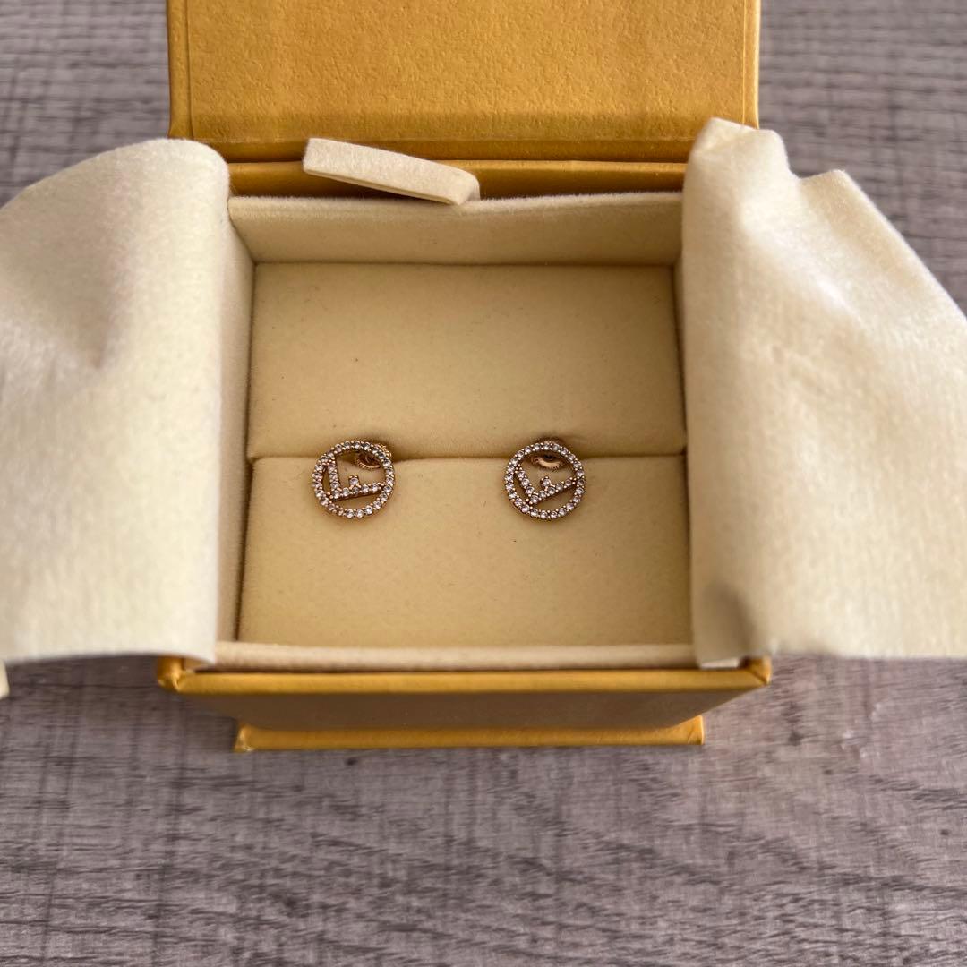 【本日限定セール】FENDI エフ イズ フェンディ ピアス　ゴールド 箱付可