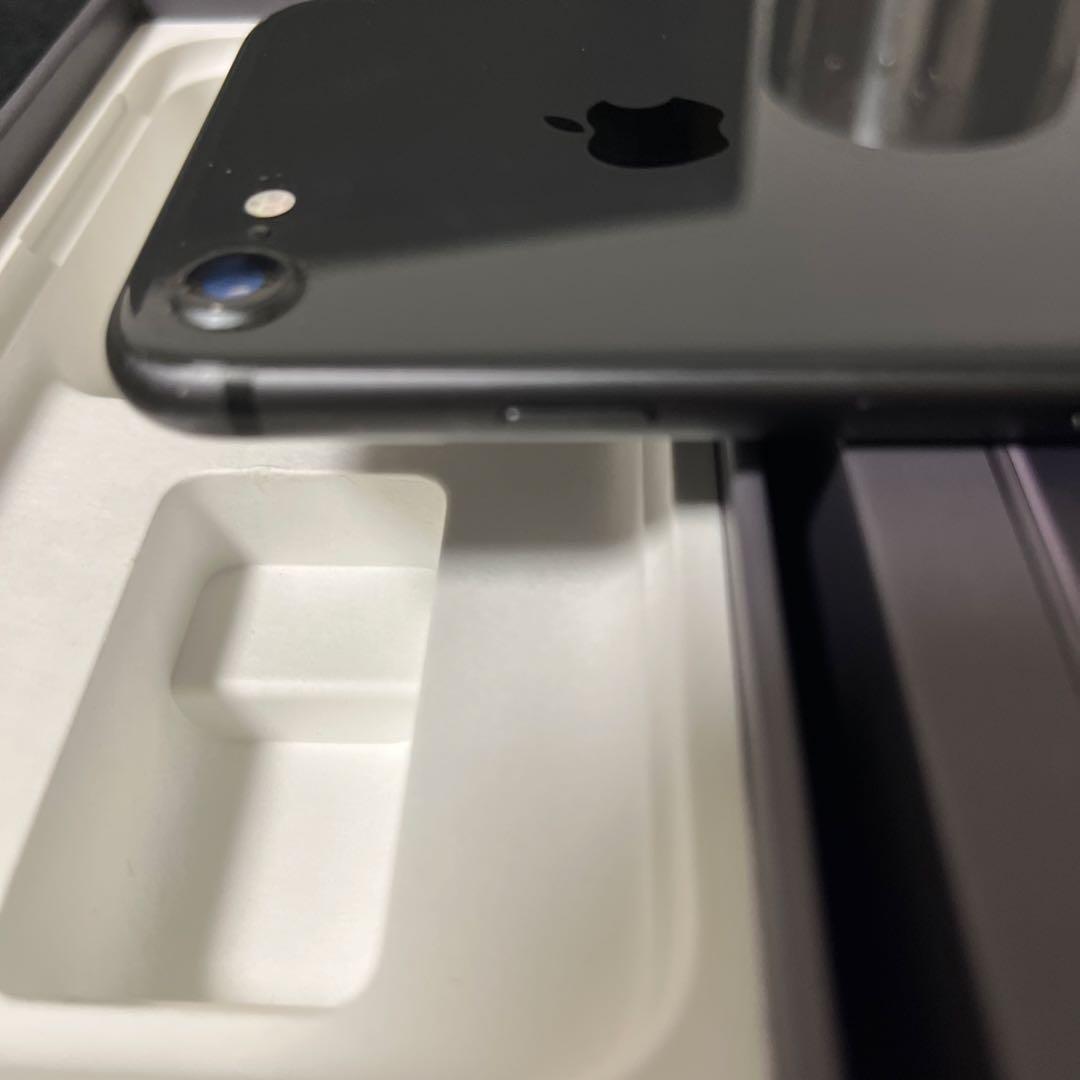 猫*ら様 Apple iPhone8ブラックバッテリー容量100%