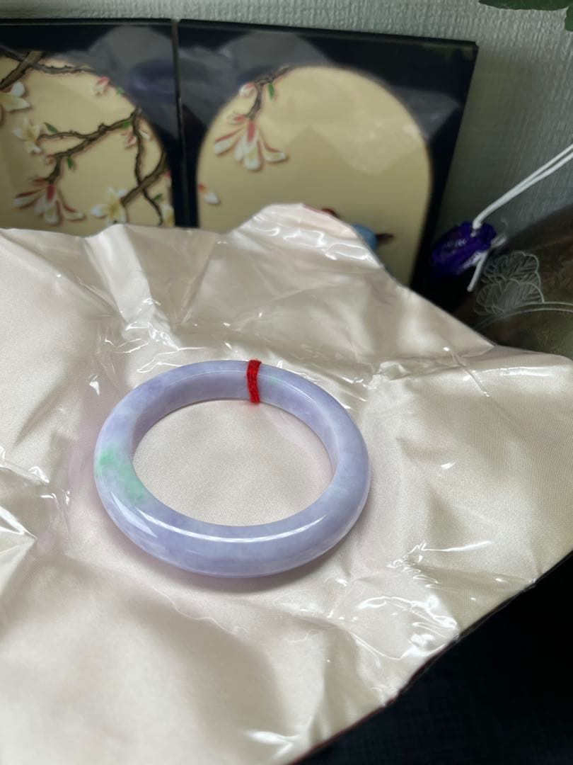 最終価格‼️コレクションレベル‼️高級品、最高峰色濃い春帯彩翡翠バングル　鑑定書付き