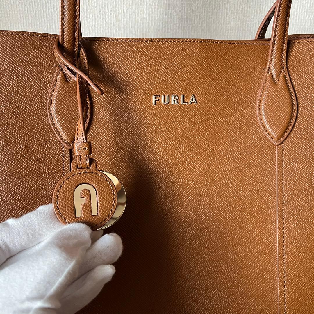 【新品未使用✨】FURLA VITTORIA Lヴィットリア トートバッグ ロゴ