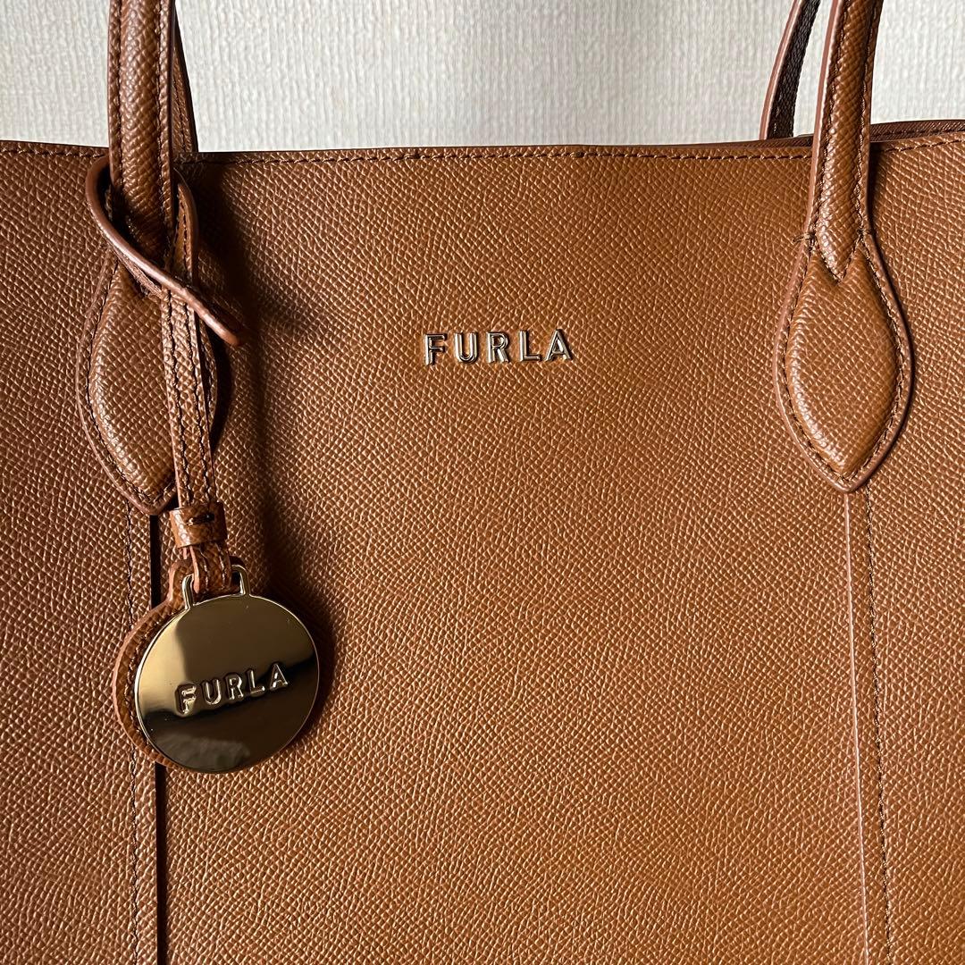 【新品未使用✨】FURLA VITTORIA Lヴィットリア トートバッグ ロゴ