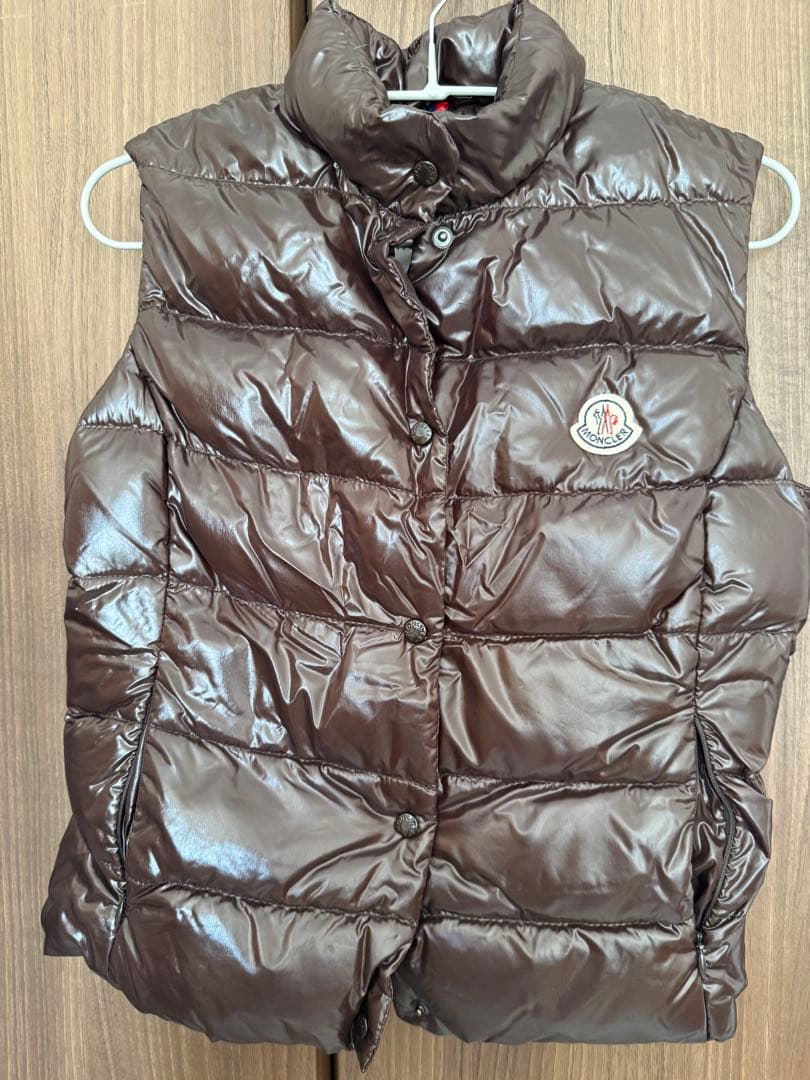 MONCLER ブラウン ダウンベスト