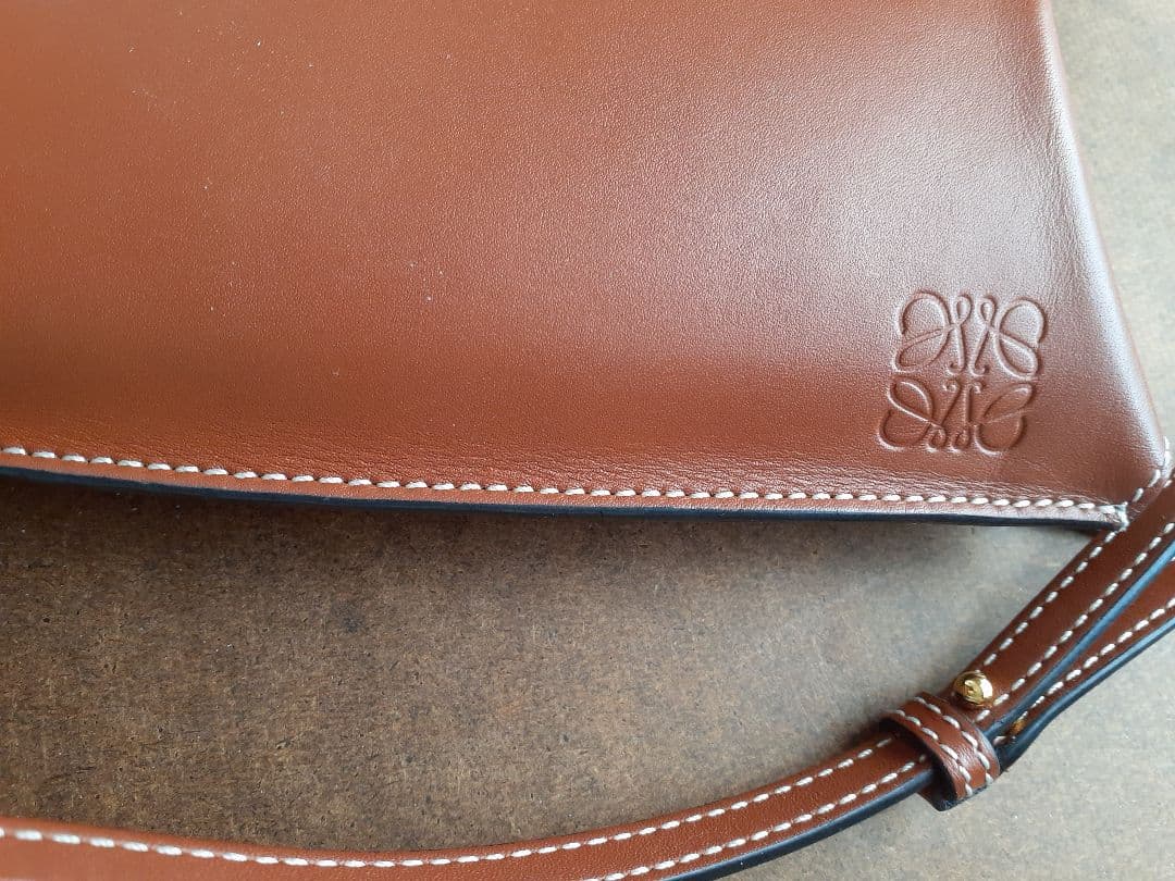 LOEWE ゲートポケット ショルダーバッグ