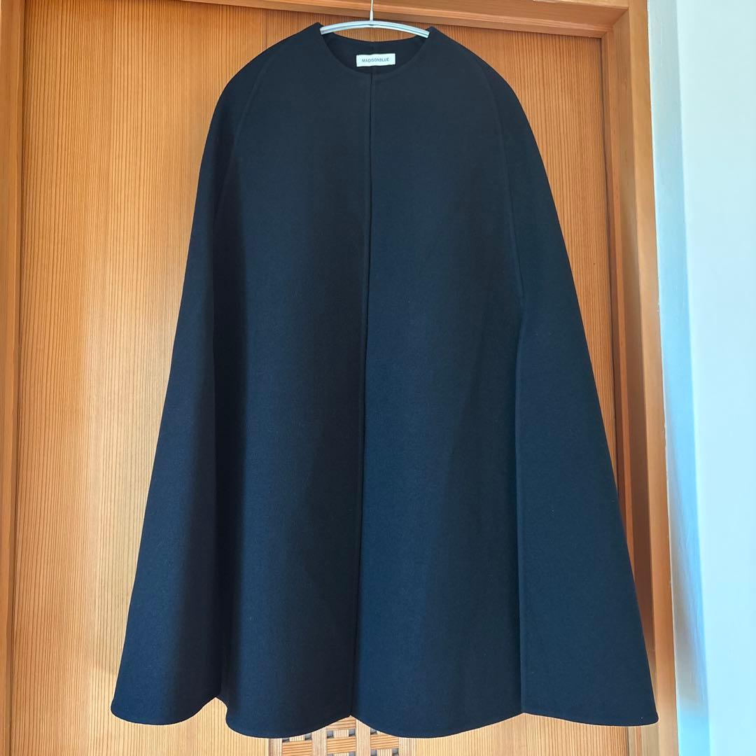 Madisonblue REVER SIDE SLIT CAPE ブラック