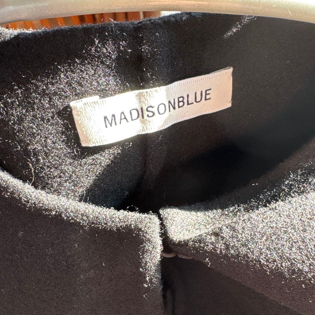 Madisonblue REVER SIDE SLIT CAPE ブラック