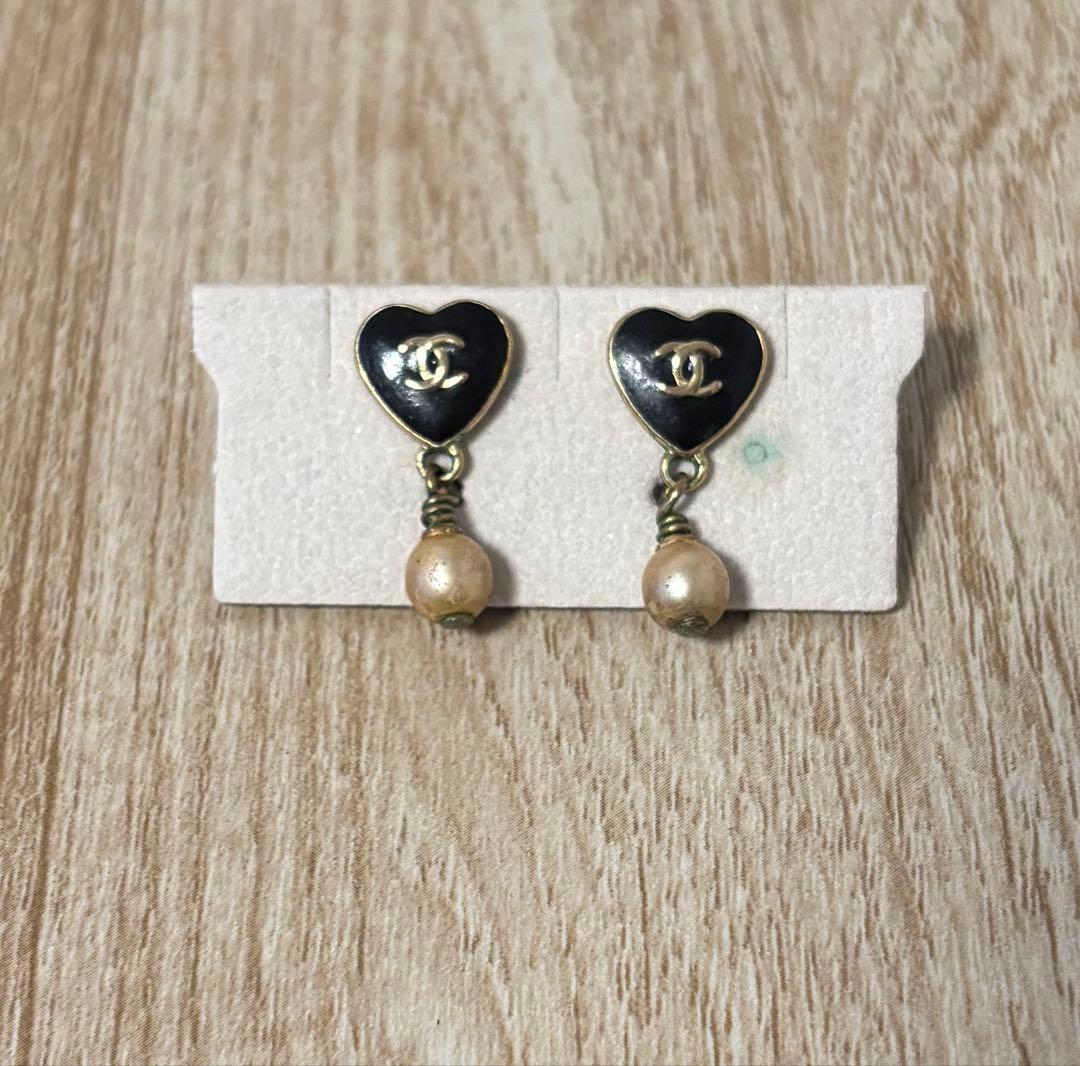 CHANEL ハート型ドロップピアス