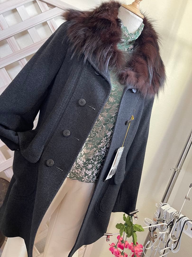 春を歩む⭐︎ 定価26万 ⭐︎カシミヤ⭐︎46サイズ　ワールド⭐︎ファー付き 春オッケー