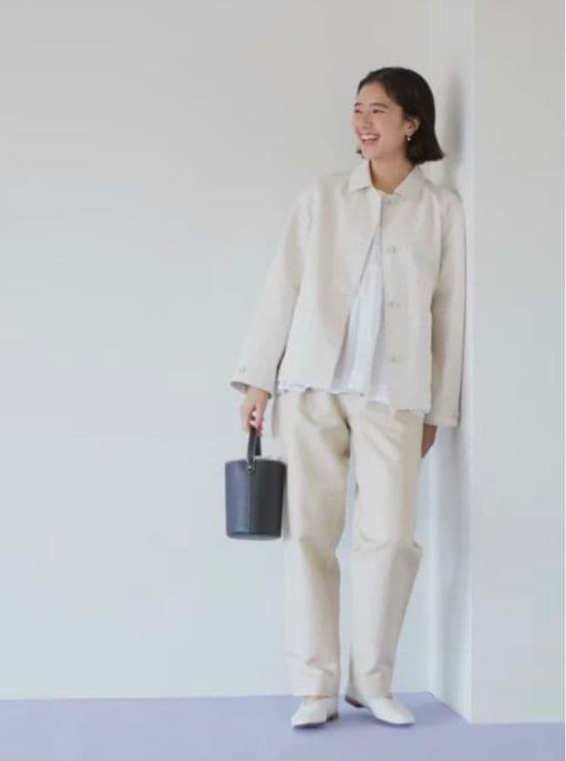 美品 北欧暮らしの道具店「これさえあればの1枚に」 こだわり襟のショート丈コート