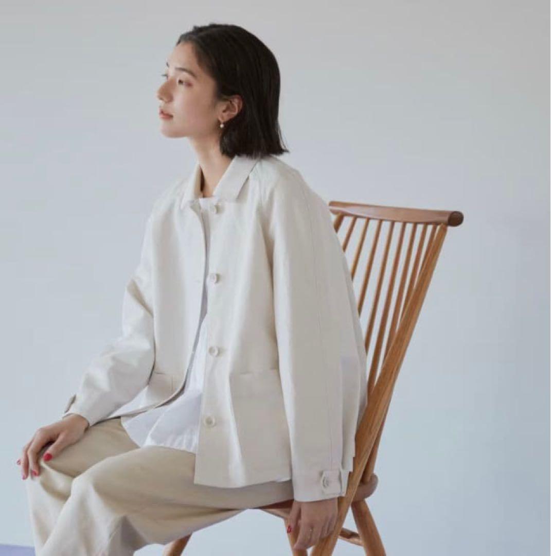 美品 北欧暮らしの道具店「これさえあればの1枚に」 こだわり襟のショート丈コート