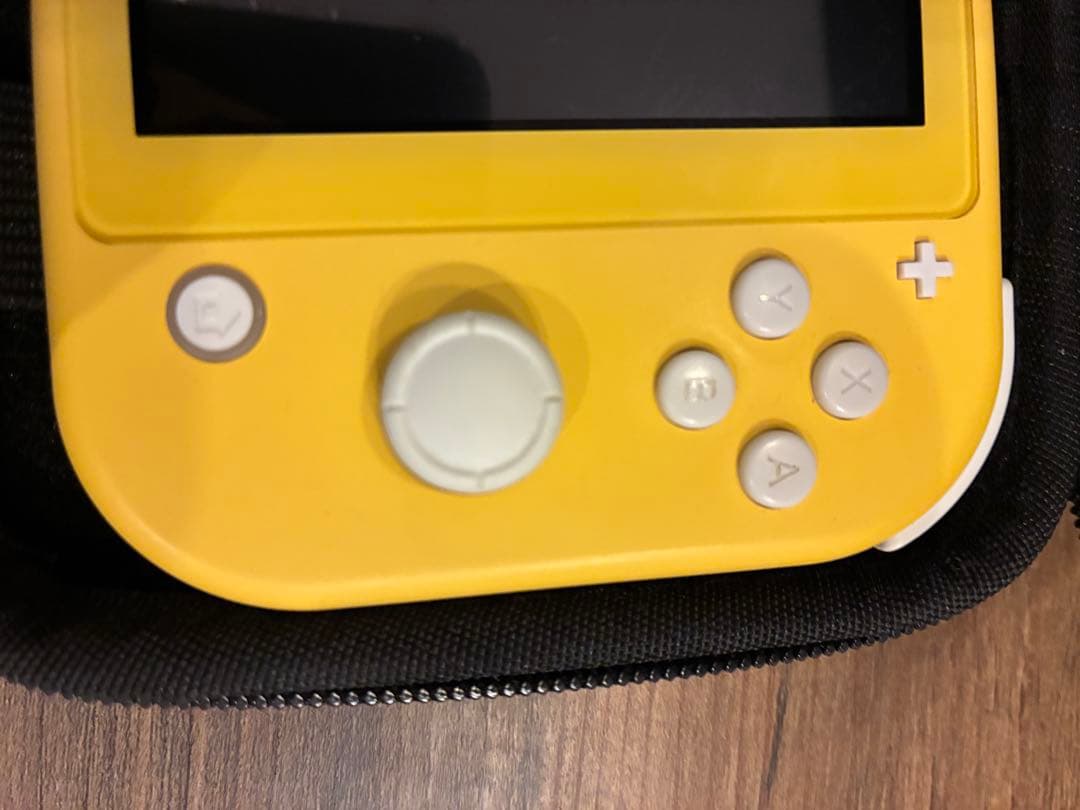 美品　Switch light イエロー　ケース付き