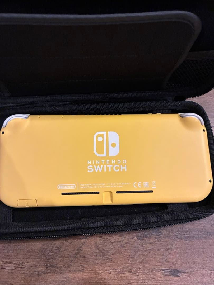 美品　Switch light イエロー　ケース付き