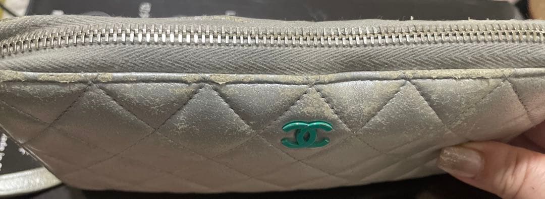 CHANEL シルバー キルティング 長財布