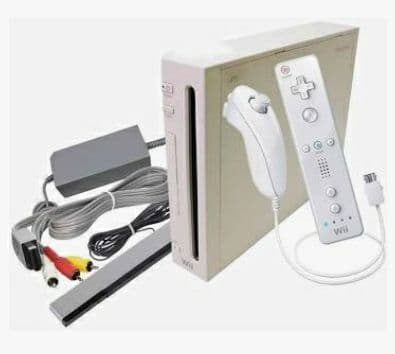 (ゲーム機本体とコントローラー)Wii本体、接続周辺機器　コントローラー二人分