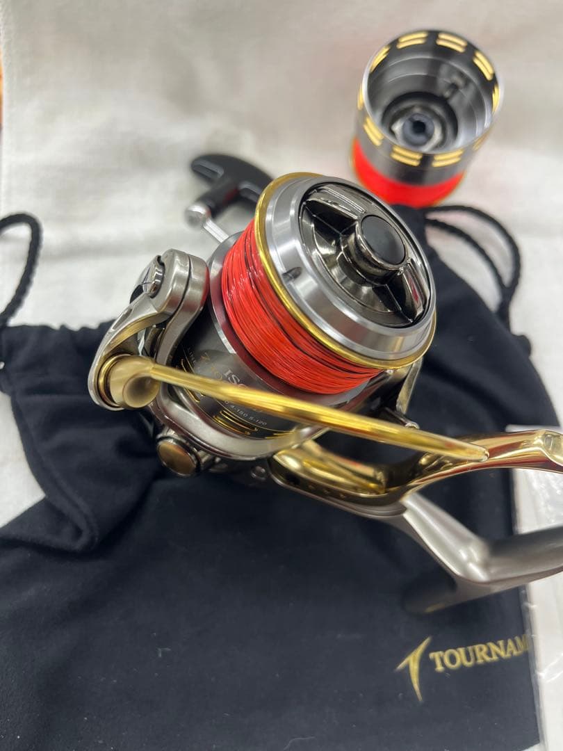 [美品]ダイワ・06トーナメントISO Z2500LBD(替えスプール付き)