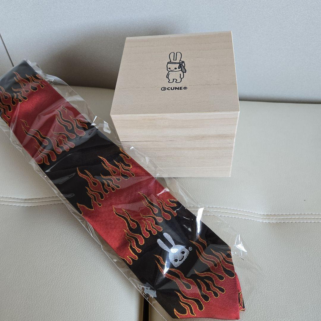 CUNE 炎模様 ネクタイ 専用ボックス付き