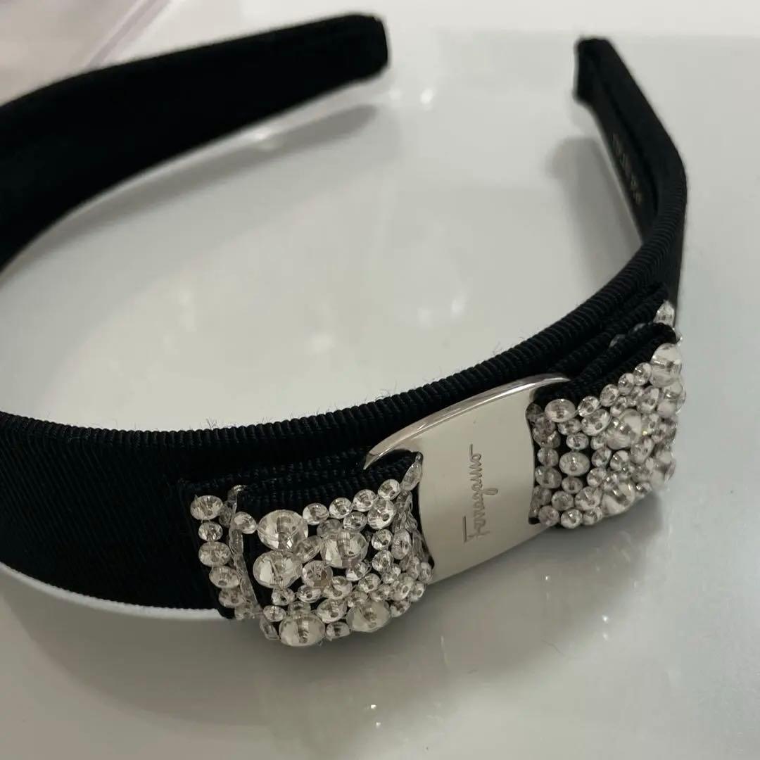 FERRAGAMO ブラッククリスタルヘアバンド