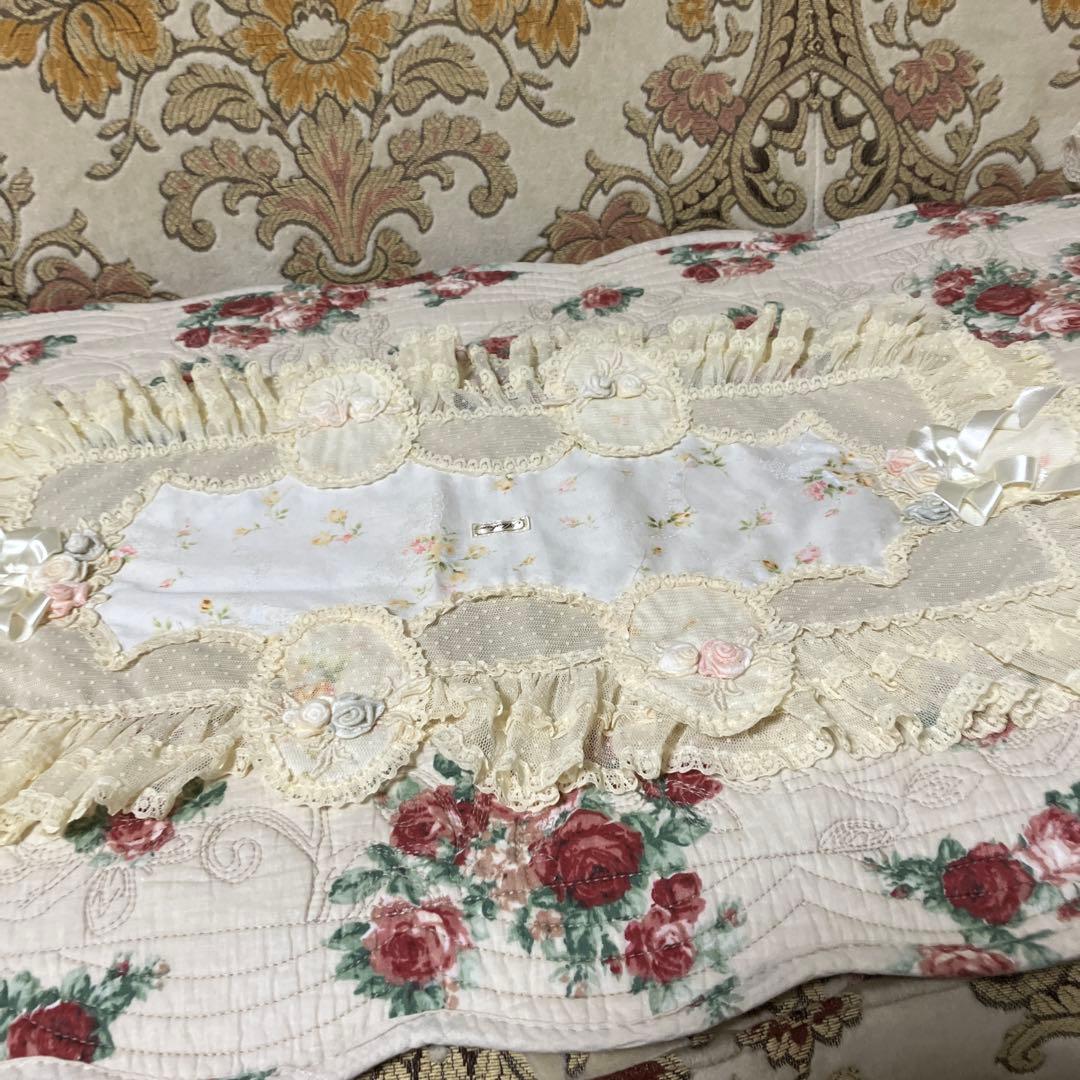 さえらアキアカネのフリル付き花柄テーブルクロス