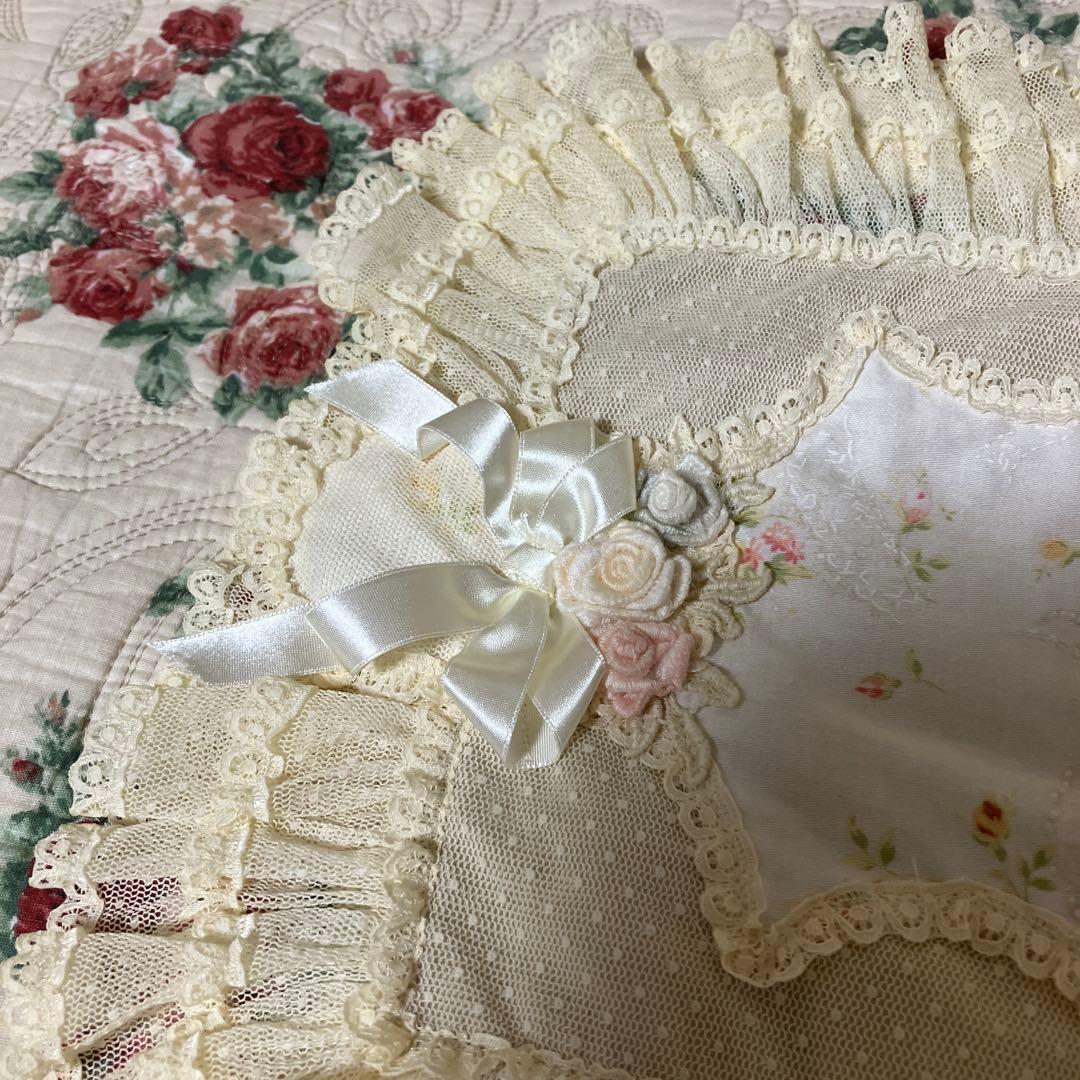 さえらアキアカネのフリル付き花柄テーブルクロス