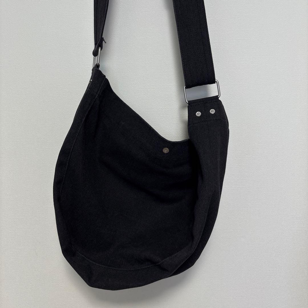 A.P.C. ブラック ショルダーバッグ