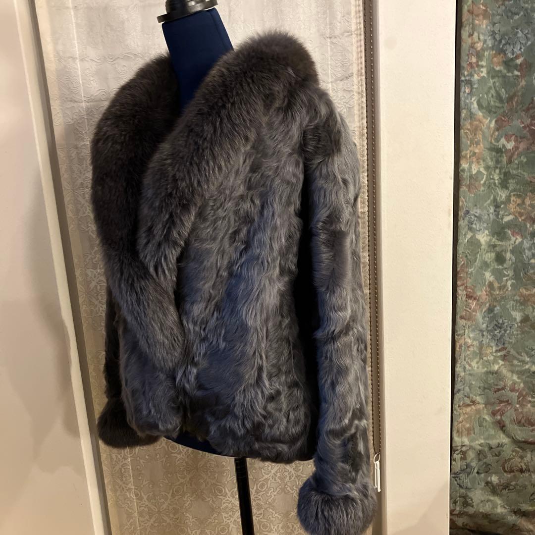 美品　カーリーラム フォックスファーコート ラベンダー系カラー　短丈　防臭抗菌