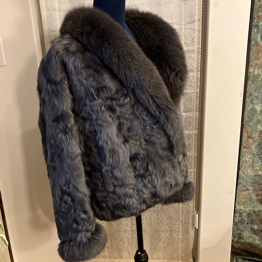 美品　カーリーラム フォックスファーコート ラベンダー系カラー　短丈　防臭抗菌