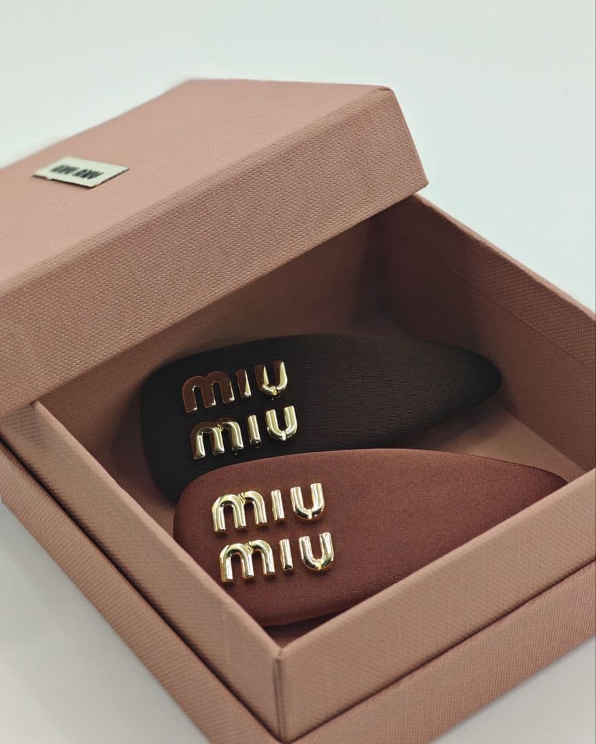 MIU MIU ロゴ ヘアクリップ 2点セット ブラウン系　美品