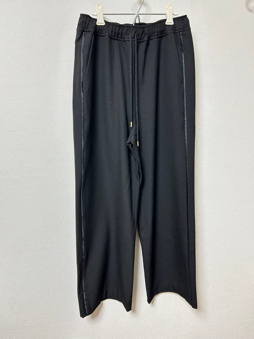 MICA＆DEALサイドライン入りパンツ黒　未使用