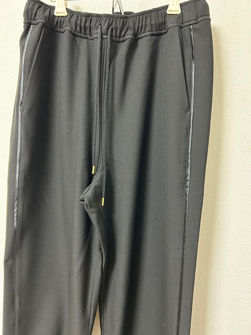 MICA＆DEALサイドライン入りパンツ黒　未使用