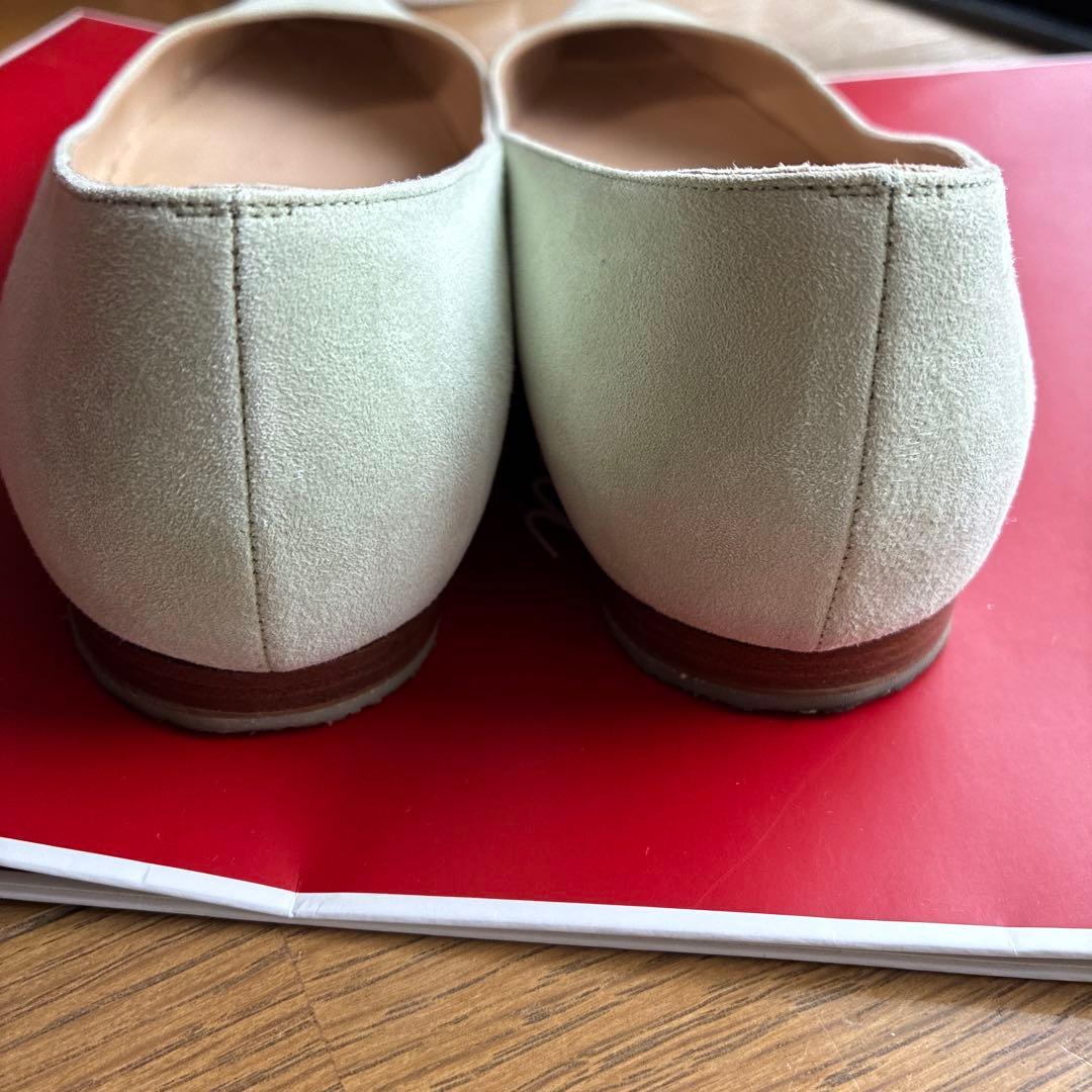 m*m様 Manolo Blahnik ライトグレー フラットシューズ