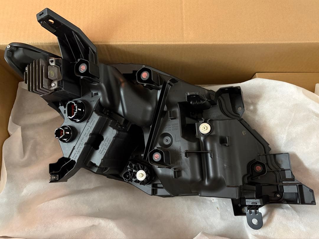 FX500　日産　C28 セレナ　左　ヘッドライト