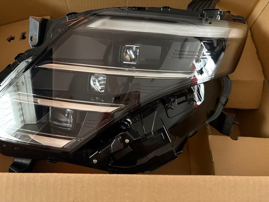 FX500　日産　C28 セレナ　左　ヘッドライト