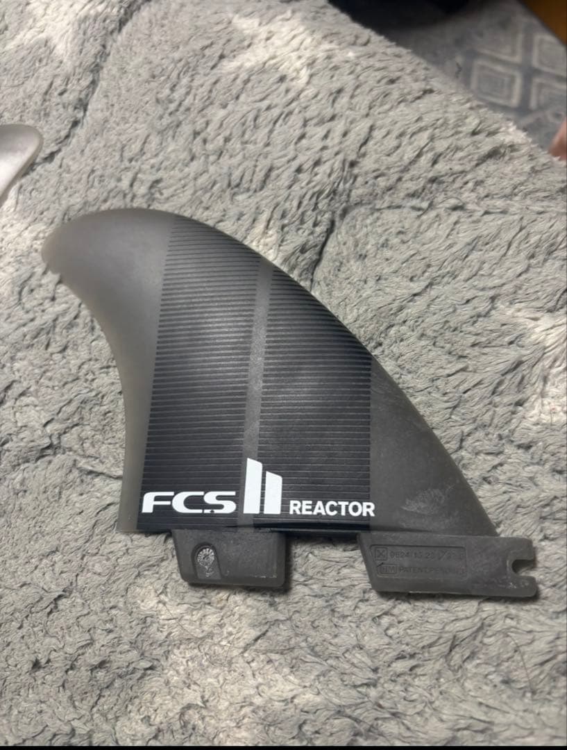 FCS II REACTOR サーフボードフィン medium