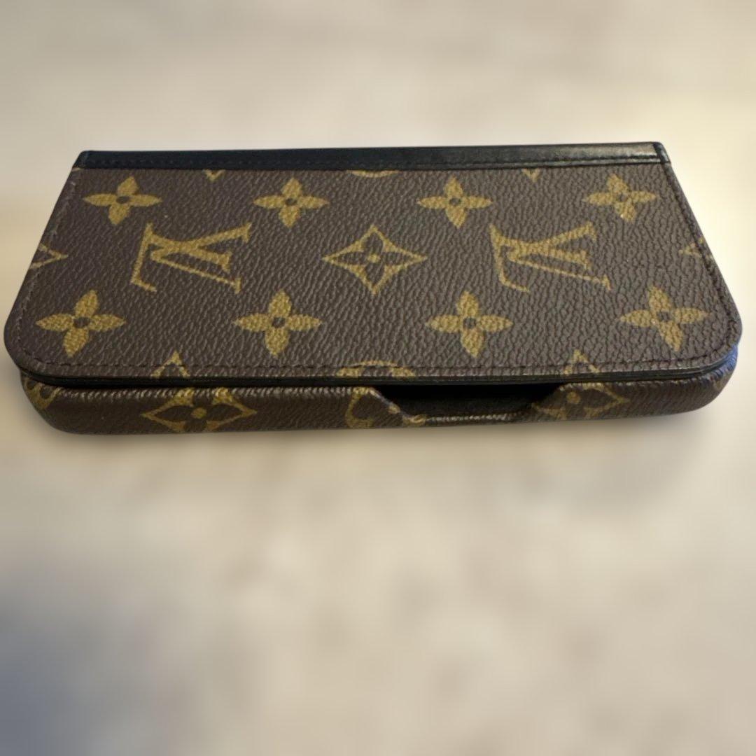 【超美品】Louis Vuitton IPHONE 15 PRO・フォリオ