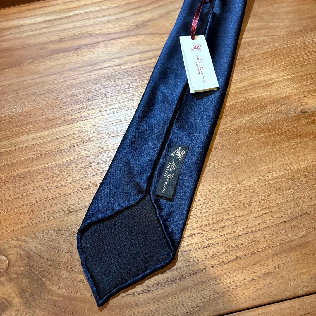 アットヴァンヌッチ　セッテピエゲ　ソリッドネイビー シルクネクタイ