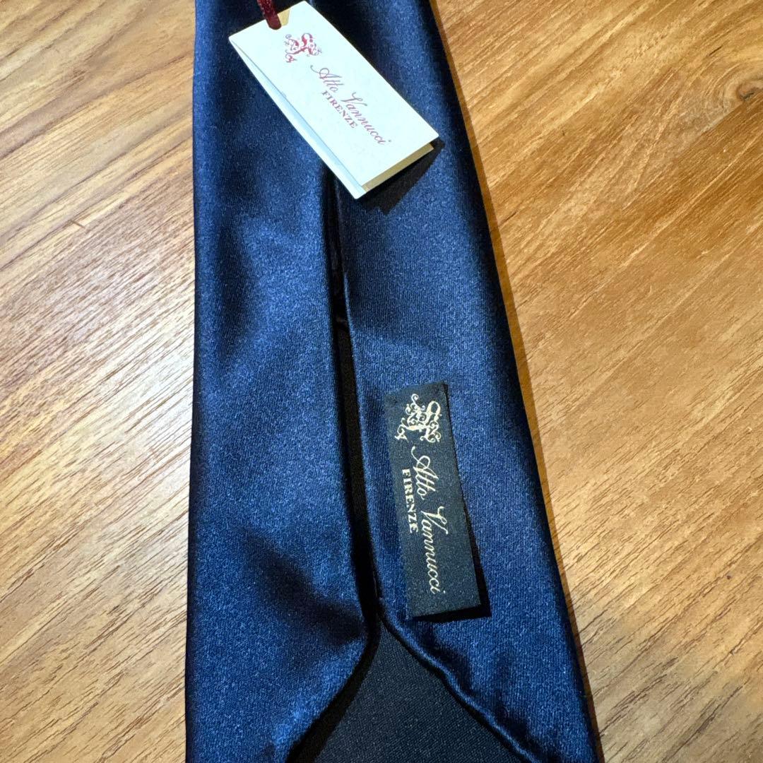 アットヴァンヌッチ　セッテピエゲ　ソリッドネイビー シルクネクタイ