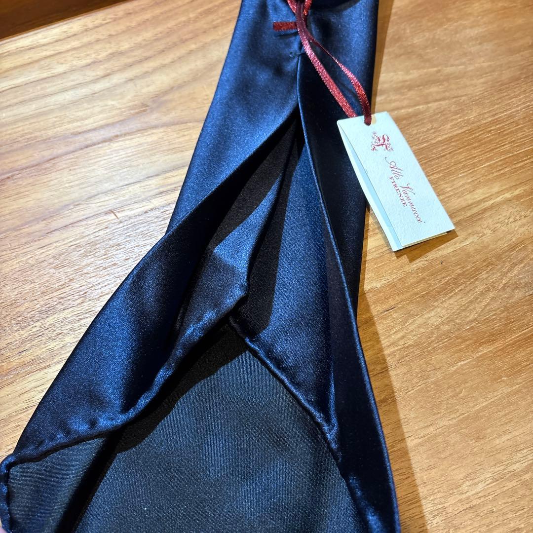 アットヴァンヌッチ　セッテピエゲ　ソリッドネイビー シルクネクタイ