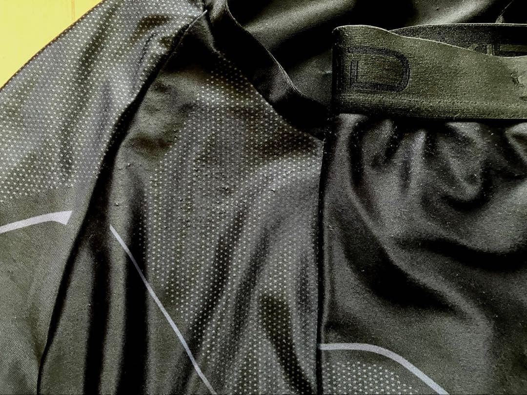 SIXPAD EMS パワースーツ　トップ＆ボトム セット レディースMサイズ