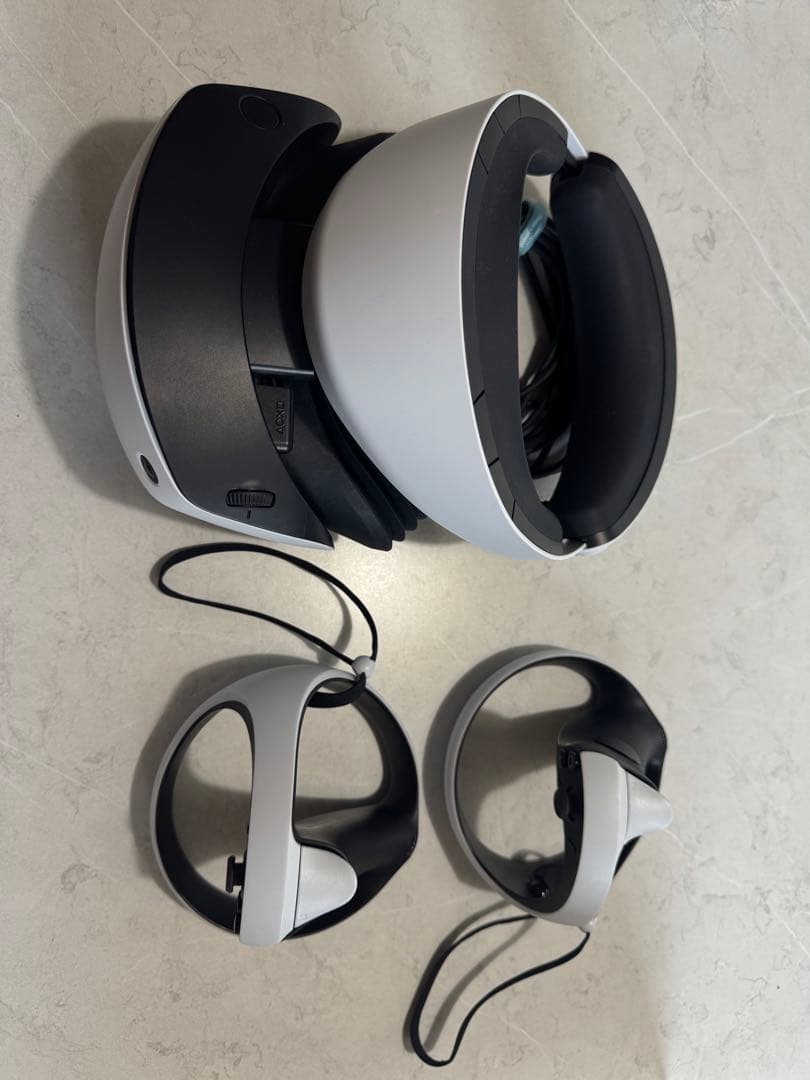 PlayStation VR2 ヘッドセットとコントローラー付き