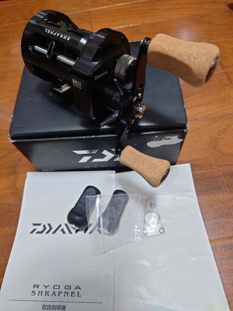 RYOGA SHRAPNEL新品未使用品。 ベイトリール パワーコルクノブ付き