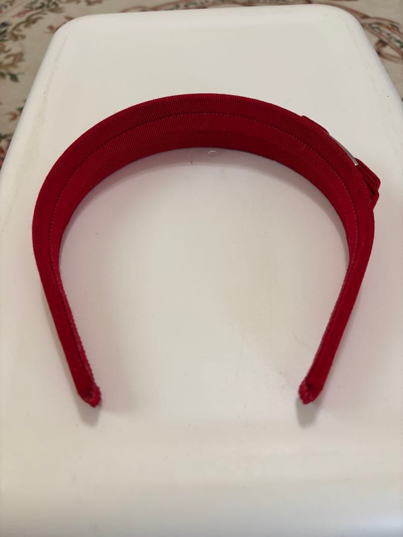 フェラガモ　カチューシャ　赤