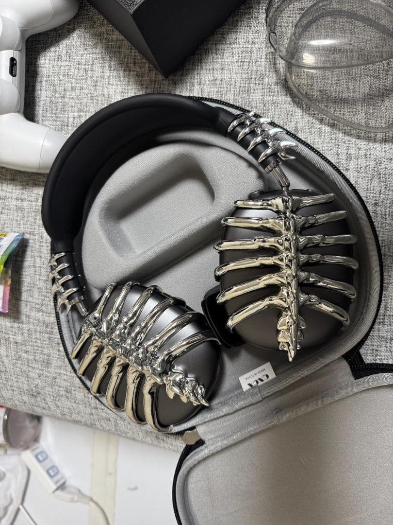 AirPods MAX用カバー　Y2K　骨型