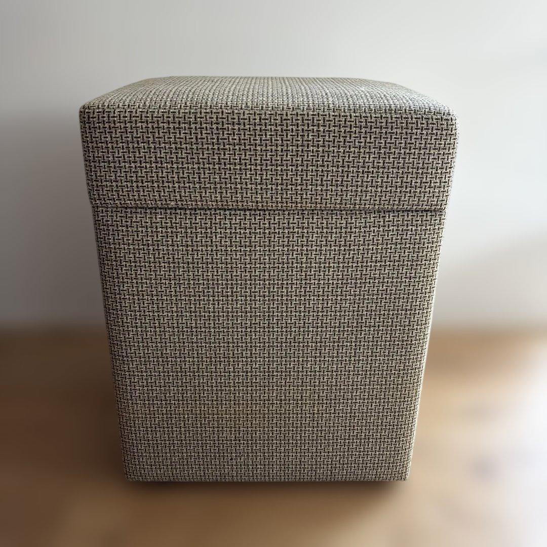 専用です！取置中。ベージュグリーン系の布製四角スツール